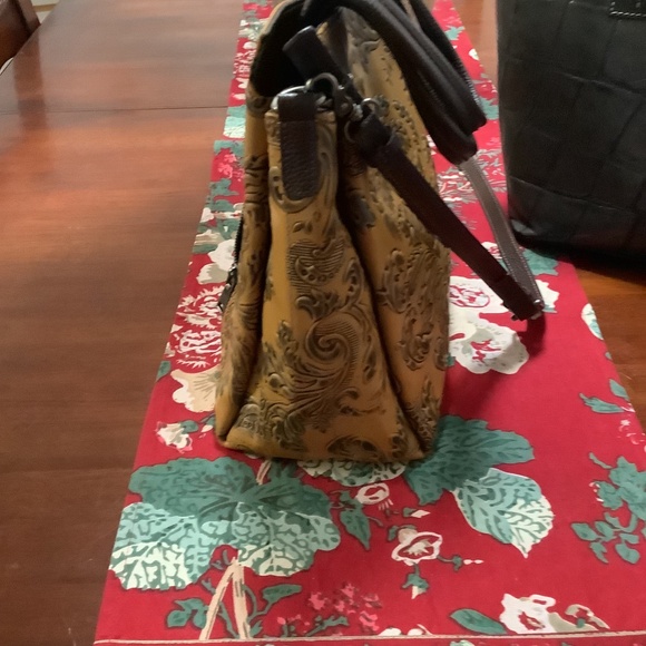 L’Artiste “Eyecatcher” Leather Tote NWOT - Picture 2 of 5